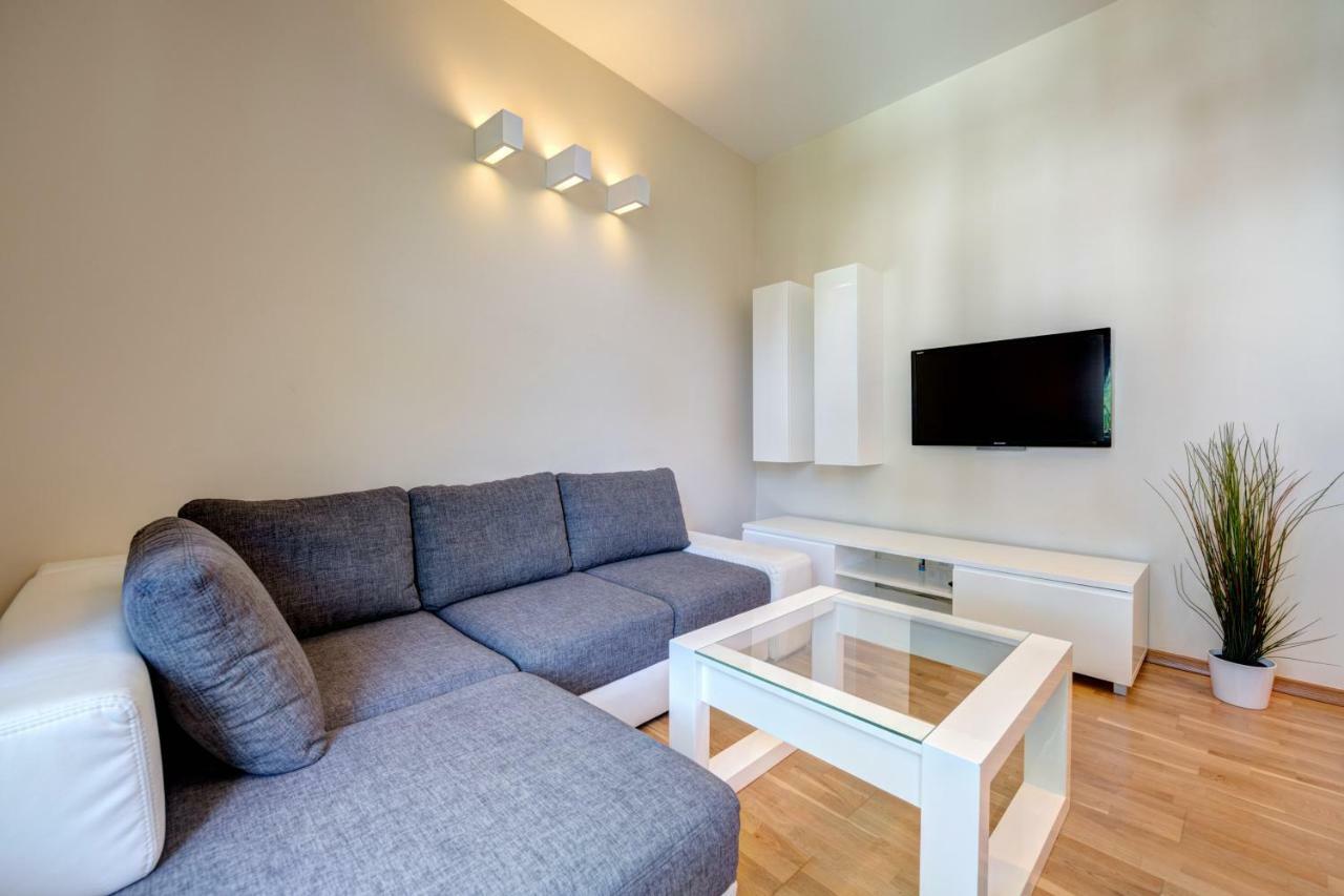 Dr - Frank Apartment *