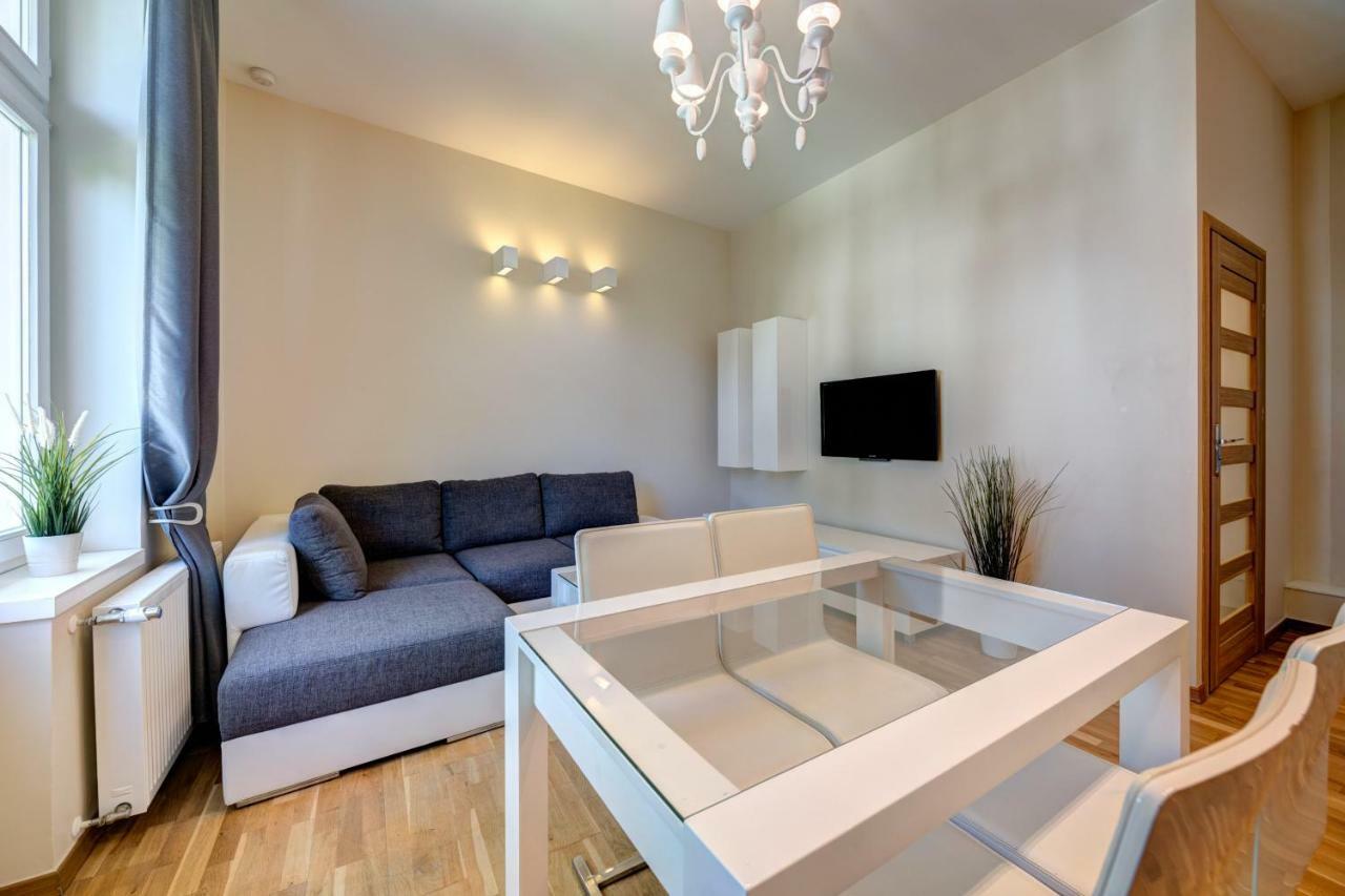 Dr - Frank Apartment