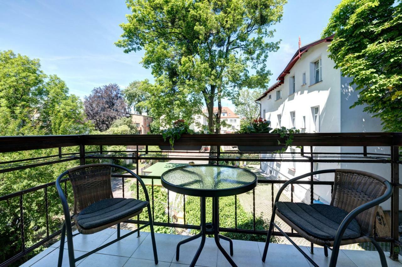 Apartment Dr - Frank Zoppot