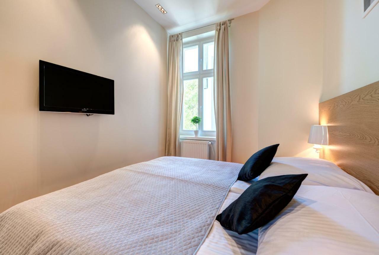 Apartment Dr - Frank Sopot